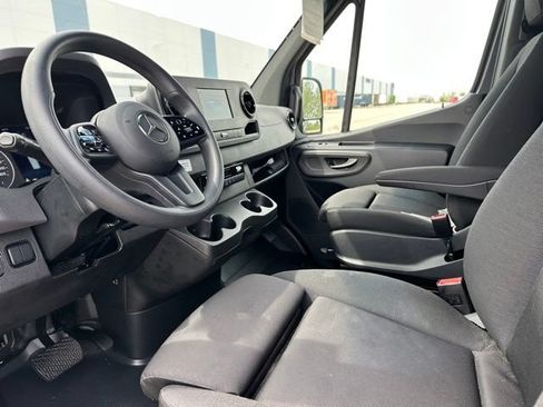 Used 2024 Mercedes-Benz Sprinter 2500 w/ Acoustic Package image 16