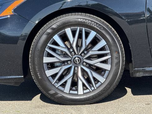 Used 2024 Nissan Altima 2.5 SV FWD image 32