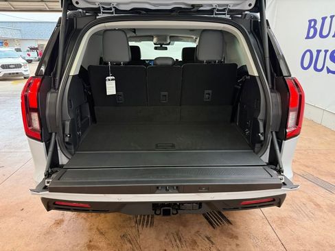 New 2026 Ford Expedition Active image 22