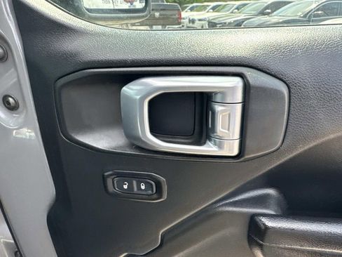 Used 2021 Jeep Gladiator Sport image 16