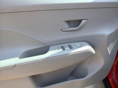 Used 2024 Hyundai Kona SEL AWD/4WD image 15