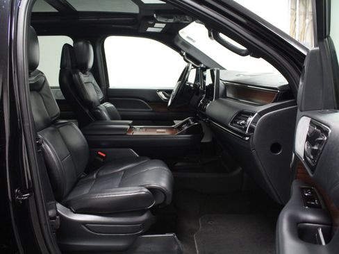 Used 2023 Lincoln Navigator L Reserve w/ Equipment Group 201A image 17
