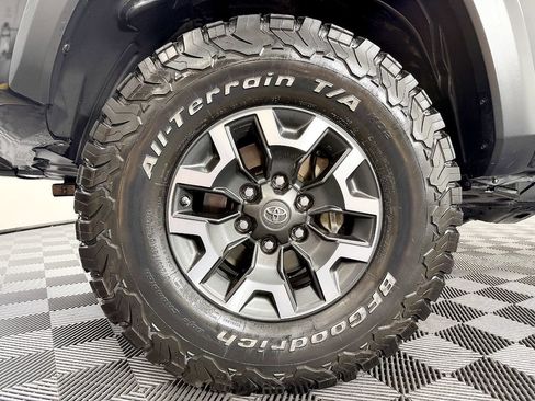 Used 2020 Toyota Tacoma TRD Off-Road w/ Technology Package AWD/4WD image 22