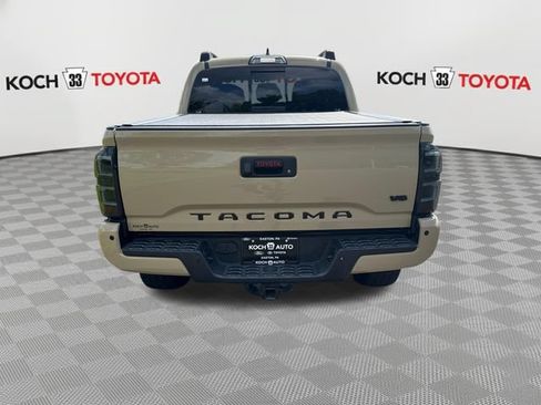 Used 2017 Toyota Tacoma TRD Off-Road AWD/4WD image 7