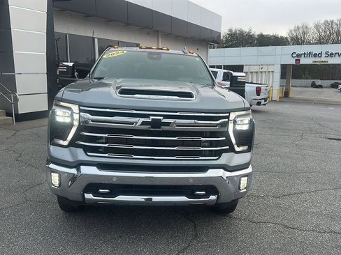 Used 2024 Chevrolet Silverado 3500 LTZ w/ LTZ Plus Package image 3