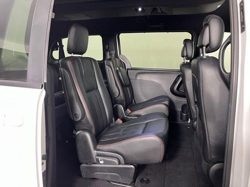 Used 2020 Dodge Grand Caravan GT image 13