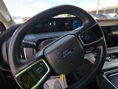 Used 2025 Ford Expedition Max Active AWD/4WD image 7