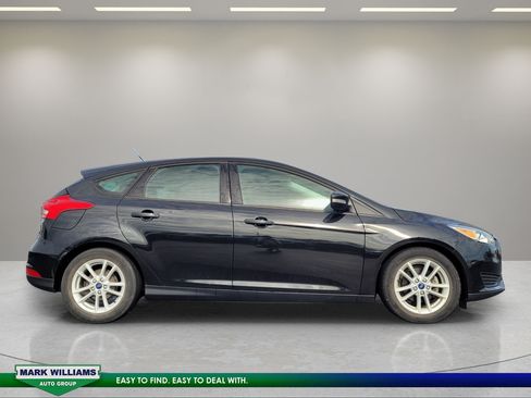 Used 2015 Ford Focus SE FWD image 2