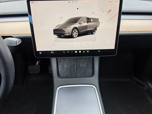 Used 2024 Tesla Model Y Long Range AWD/4WD image 39