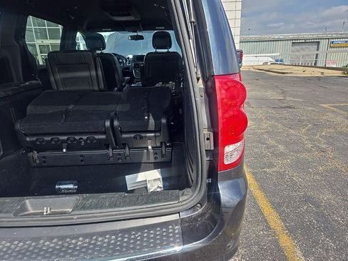 Used 2014 Dodge Grand Caravan SXT FWD image 12