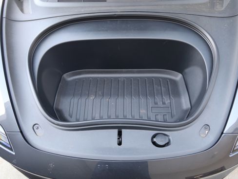 Used 2025 Tesla Model 3 image 33