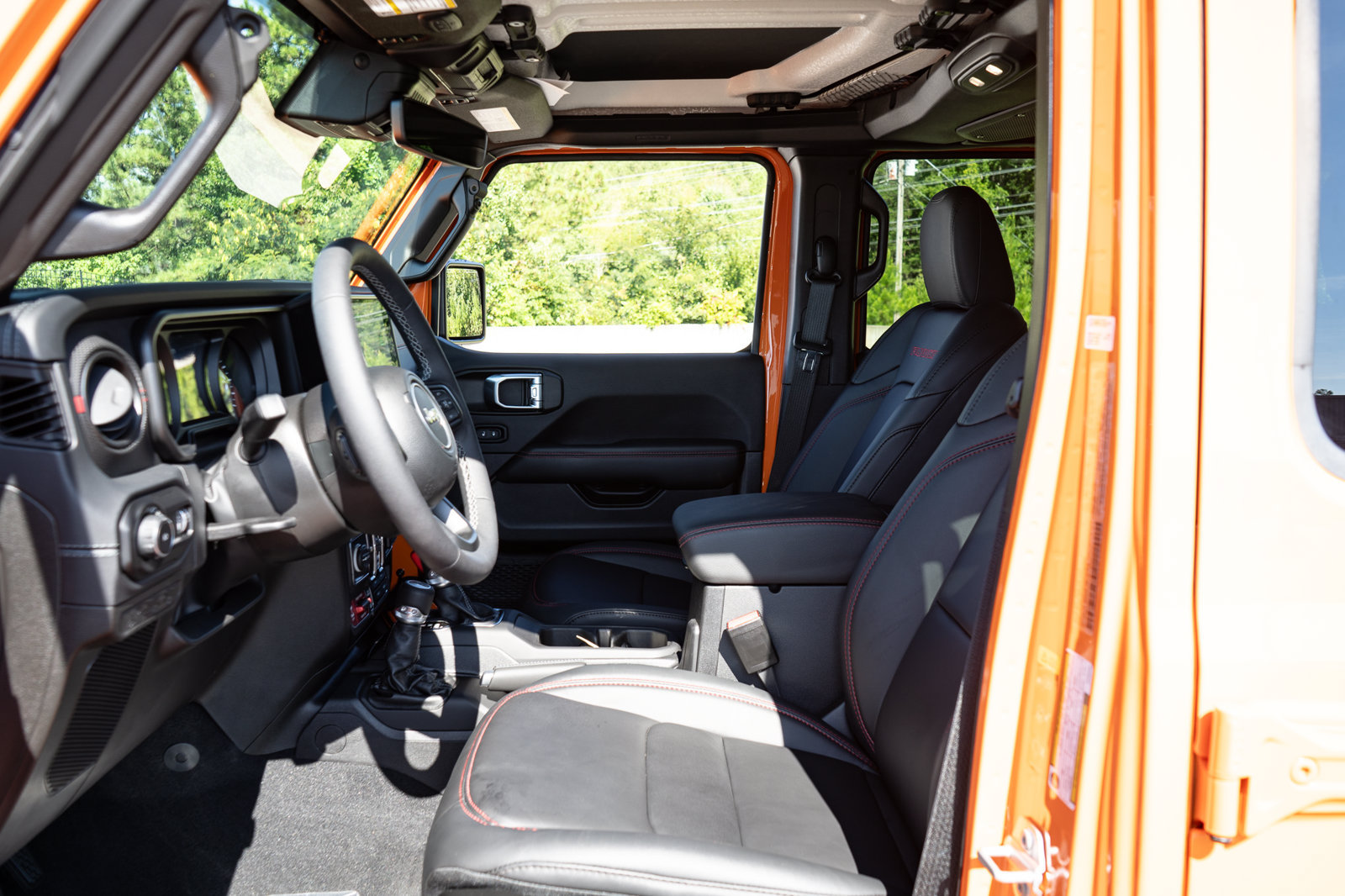 Used 2025 Jeep Wrangler Unlimited Rubicon AWD/4WD image 14