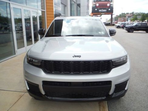 New 2025 Jeep Grand Cherokee L Altitude AWD/4WD image 5