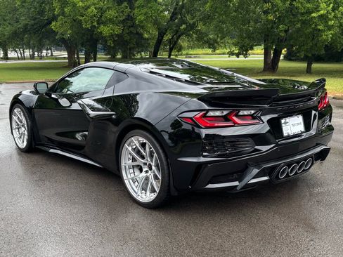 Used 2025 Chevrolet Corvette Z06 RWD image 4
