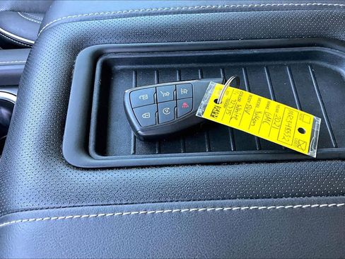 Used 2021 GMC Yukon SLT w/ SLT Premium Package image 15