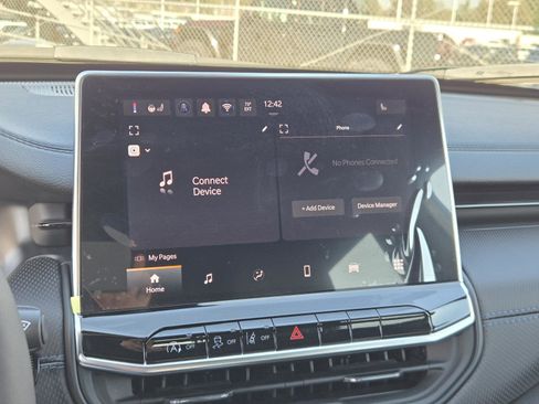 Used 2026 Jeep Compass Latitude image 9