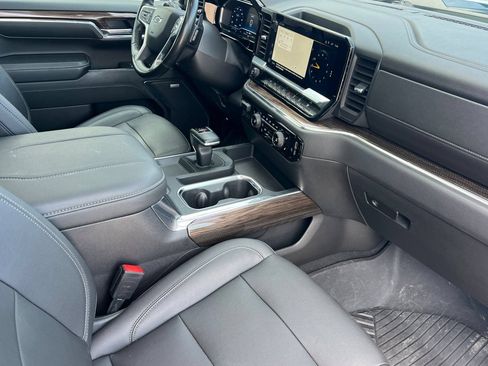 Used 2023 Chevrolet Silverado 1500 LT Trail Boss w/ LT Trail Boss Premium Package AWD/4WD image 16