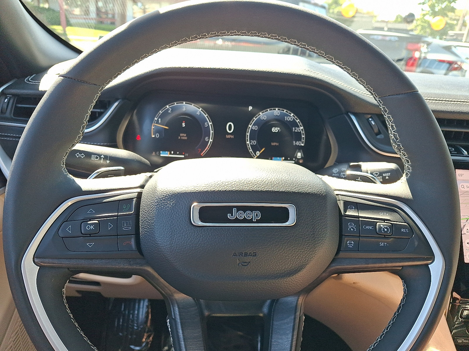 Used 2023 Jeep Grand Cherokee Limited w/ Black Appearance Package AWD/4WD image 22
