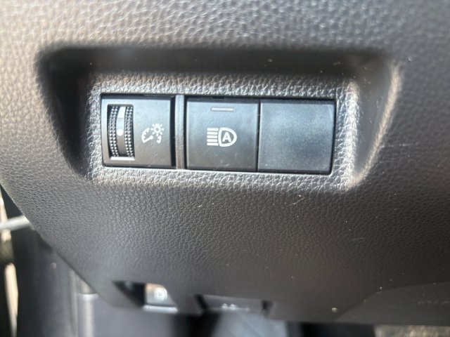 Used 2019 Toyota RAV4 LE w/ Carpet Mat Package AWD/4WD image 18