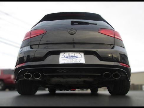 Used 2019 Volkswagen Golf R 4-Door AWD/4WD image 9