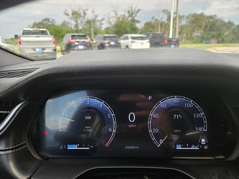 Used 2024 Jeep Grand Cherokee Altitude AWD/4WD image 11