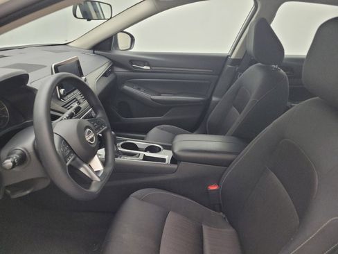 Used 2024 Nissan Altima 2.5 SV image 17