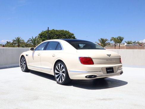 Used 2023 Bentley Flying Spur Azure AWD/4WD image 3
