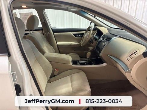 Used 2013 Nissan Altima 3.5 SV w/ Navigation Pkg FWD image 16