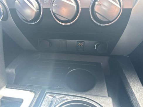 Used 2017 Toyota Tundra SR5 AWD/4WD image 5