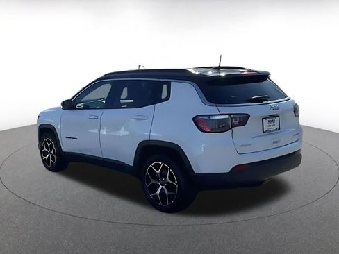 Used 2025 Jeep Compass Limited image 9