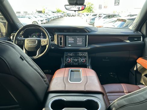 Used 2024 GMC Yukon Denali Ultimate AWD/4WD image 18
