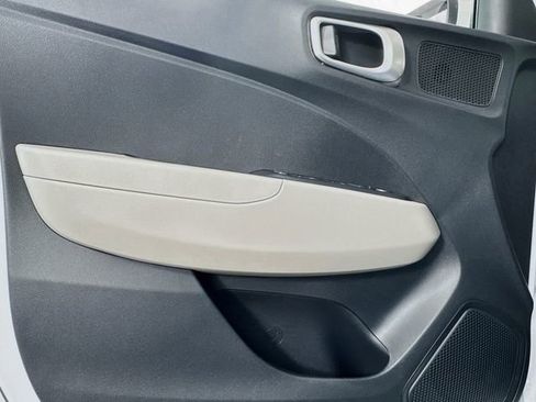 New 2025 Hyundai Venue SEL FWD image 11