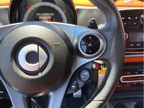 Used 2016 smart fortwo Proxy RWD image 10