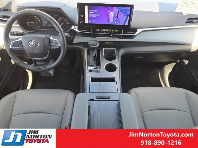Used 2026 Toyota Sienna XLE FWD image 27
