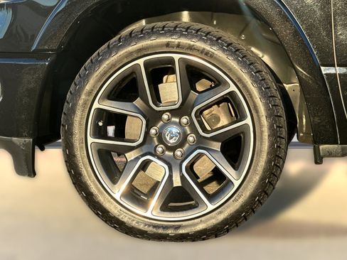 Used 2019 RAM 1500 Laramie image 11