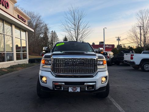 Used 2018 GMC Sierra 3500 Denali w/ Duramax Plus Package image 3
