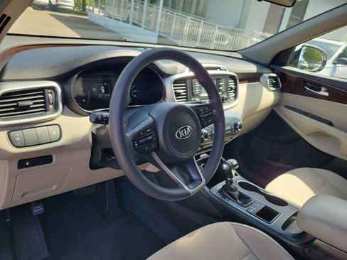 Used 2018 Kia Sorento FWD V6 image 18