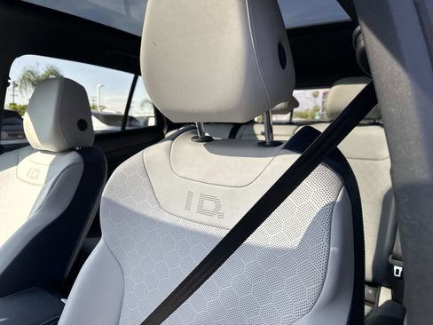 Used 2023 Volkswagen ID.4 Pro S image 17