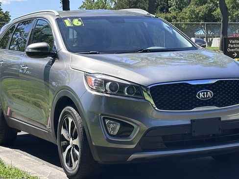 Used 2016 Kia Sorento EX image 4