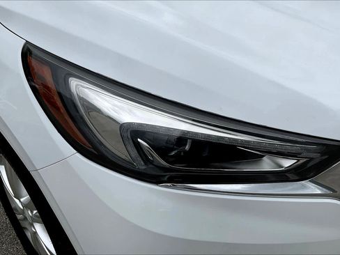 Used 2019 Buick Enclave Essence image 28