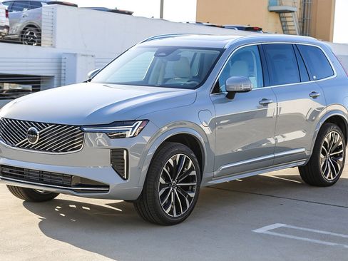 New 2026 Volvo XC90 T8 Ultra w/ Protection Package Premier AWD/4WD image 3
