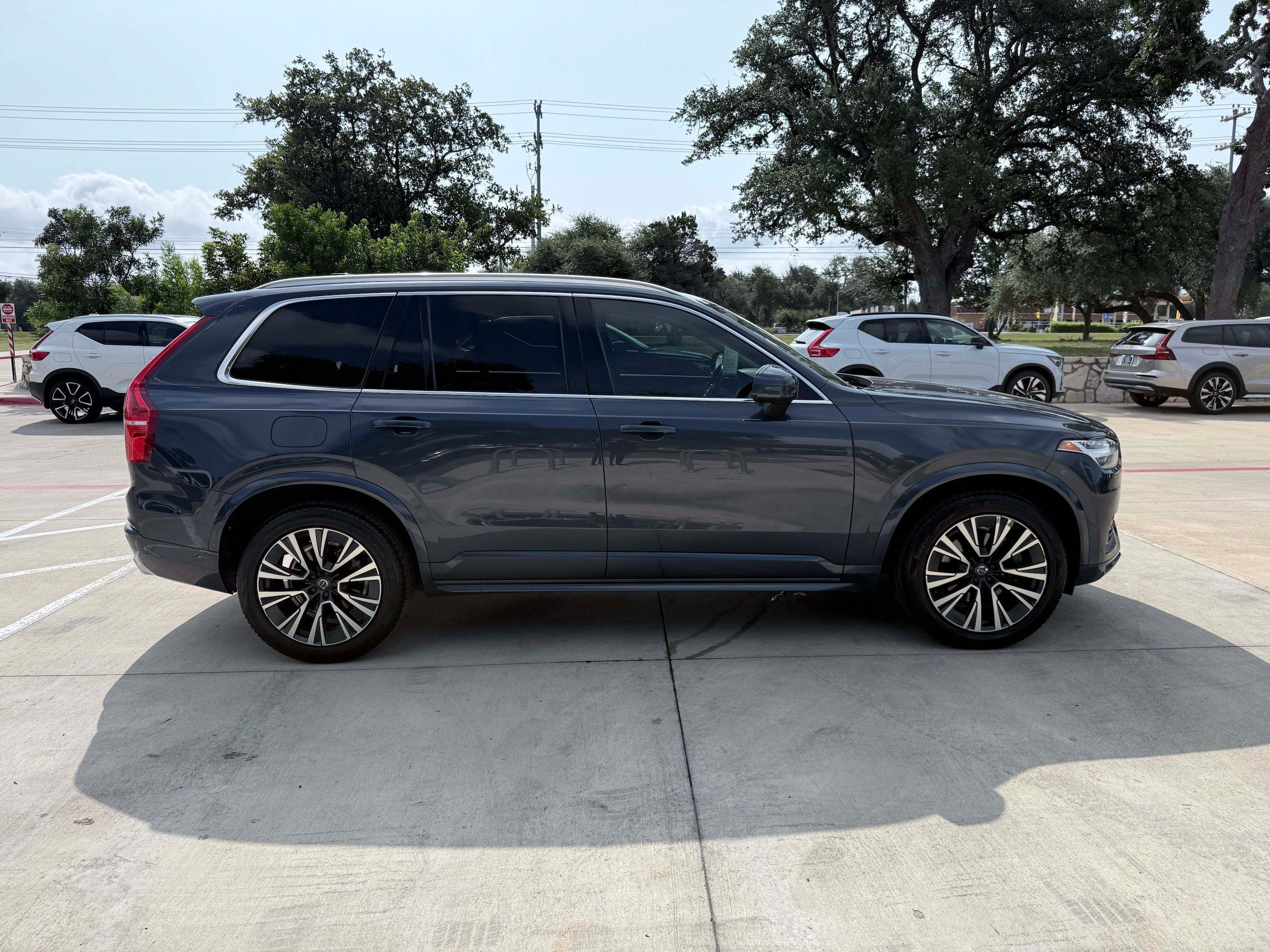 Used 2021 Volvo XC90 T6 Momentum w/ Protection Package Premier AWD/4WD image 7