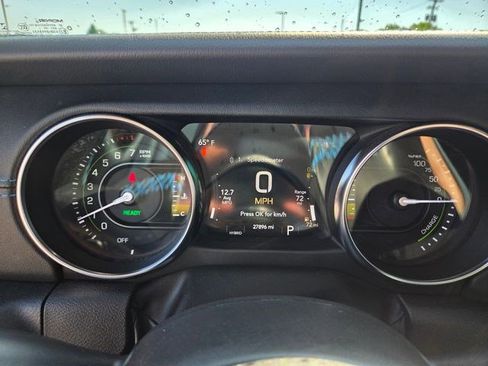 Used 2022 Jeep Wrangler Unlimited Rubicon 4xe w/ Cold Weather Group AWD/4WD image 4