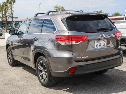 Used 2018 Toyota Highlander Plus FWD image 6