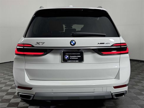 Used 2025 BMW X7 xDrive40i w/ Premium Package image 9