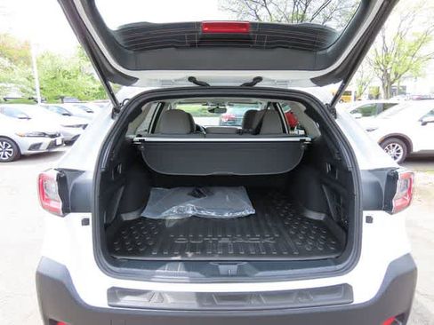 Used 2024 Subaru Outback Premium AWD/4WD image 11