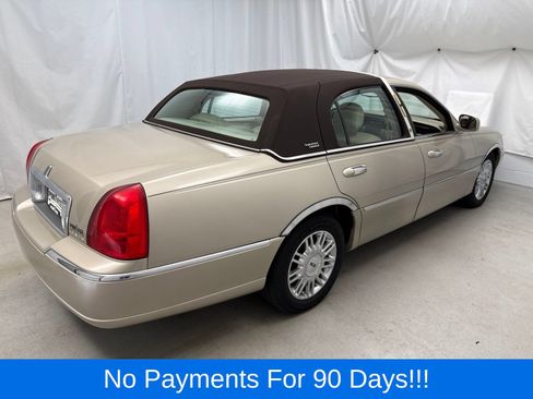 Used 2008 Lincoln Town Car Signature Limited RWD image 2