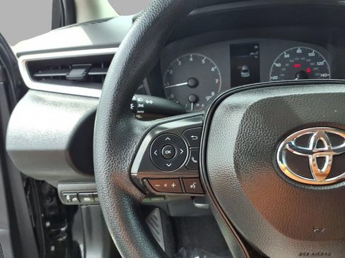 Used 2025 Toyota Corolla LE FWD image 12