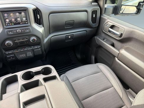 Used 2024 Chevrolet Silverado 2500 Custom w/ Custom Value Package image 29