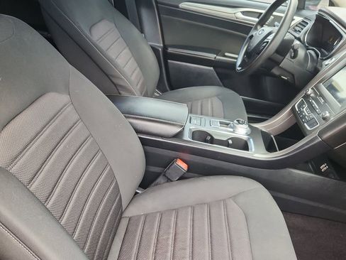 Used 2020 Ford Fusion SE FWD image 15